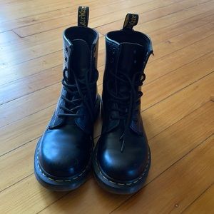 women’s black doc martens